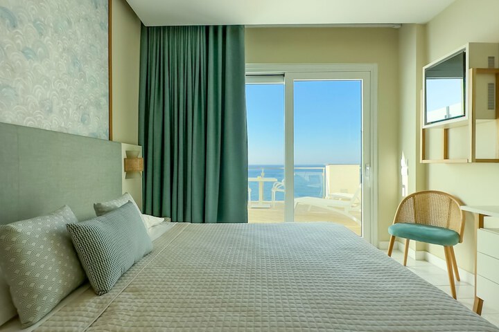 Room 33 of 175