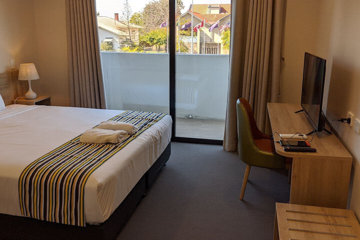 Room 6 of 73