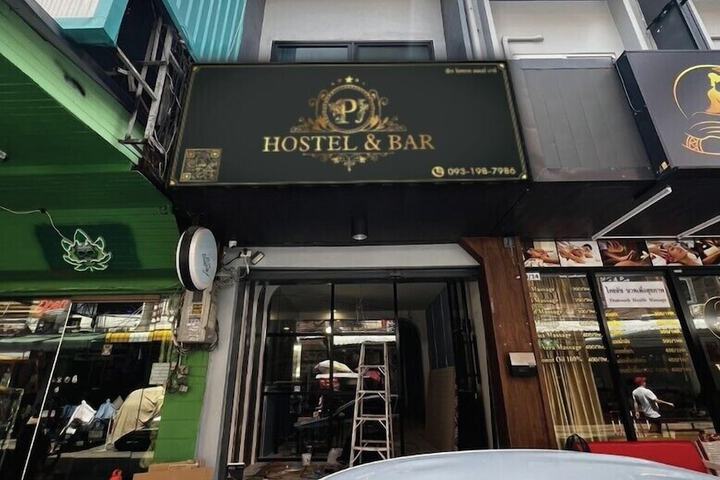 PJ Hostel & Bar
