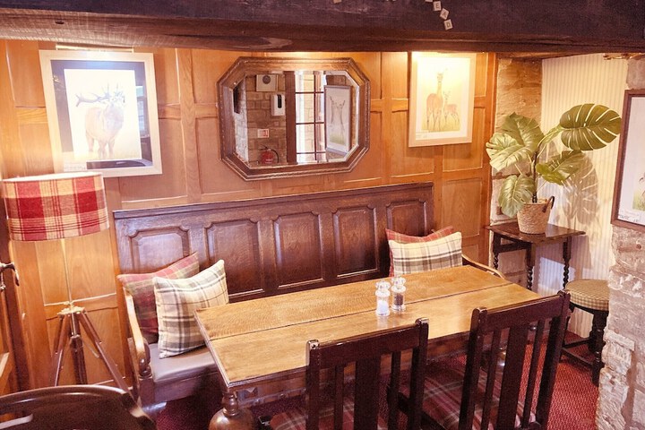 Lounge 80 of 88