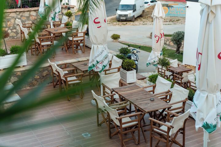 Lounge 93 of 146