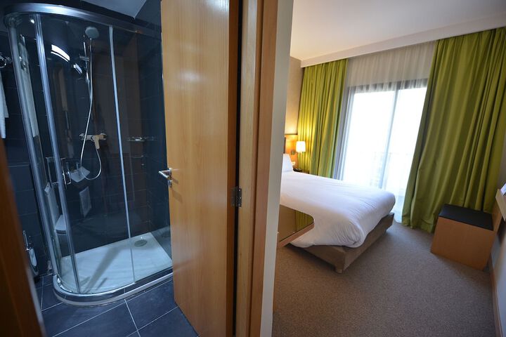 Room 6 of 19