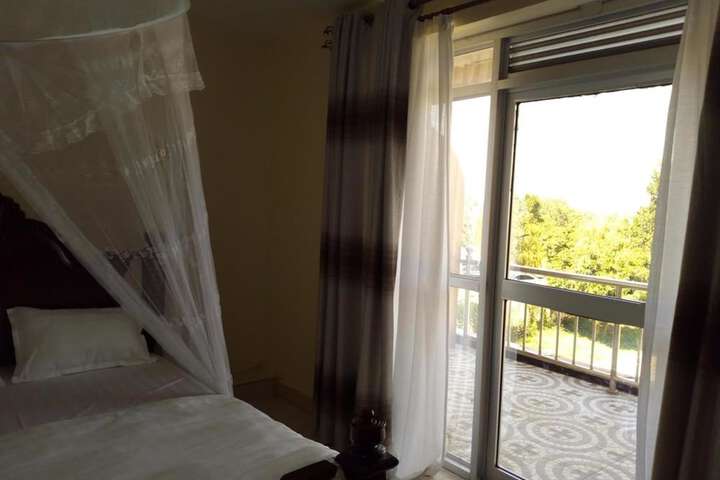 Room 6 of 32