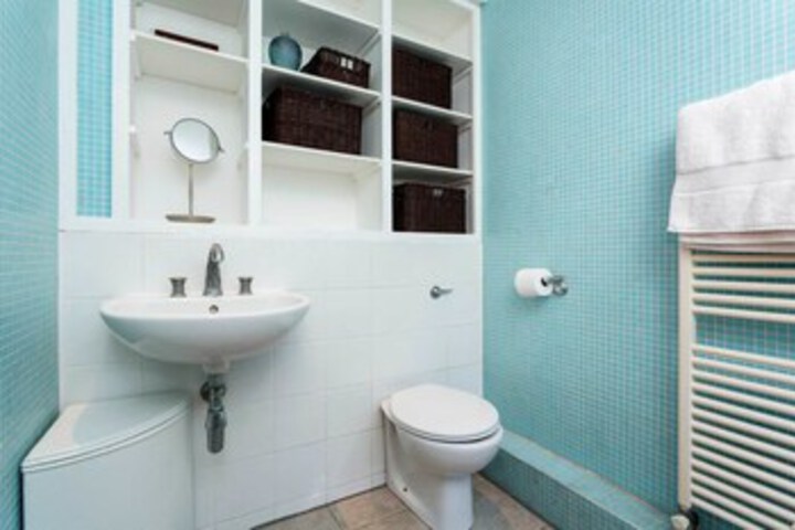 Room 4 of 25