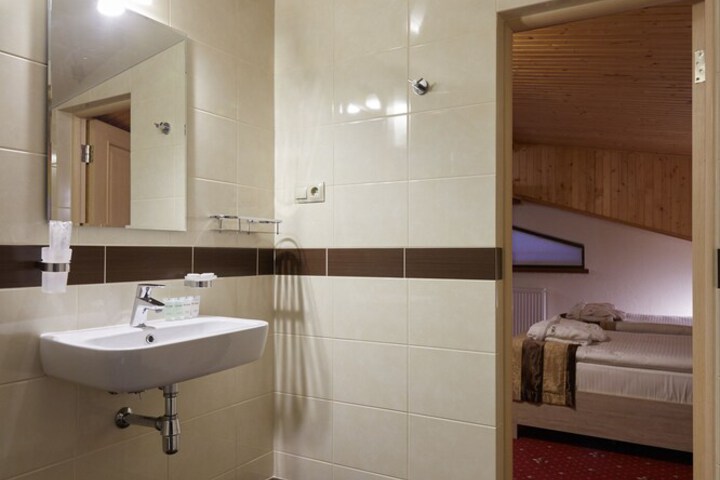 Room 42 of 61