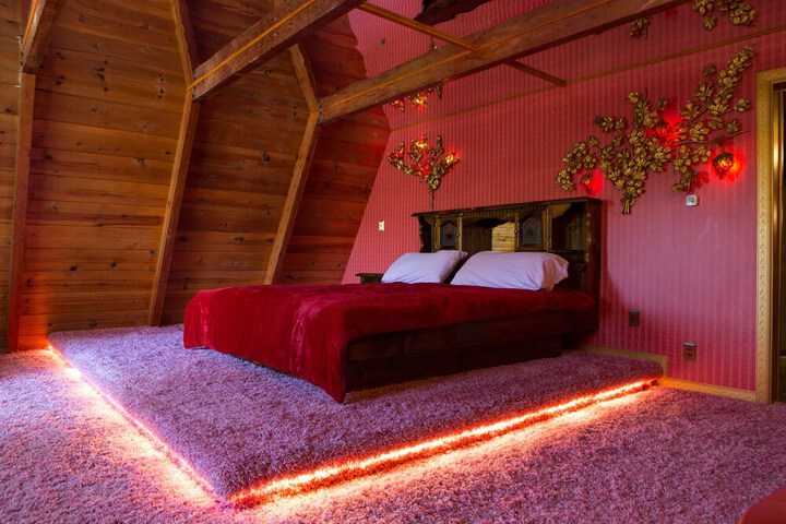Room 9 of 77