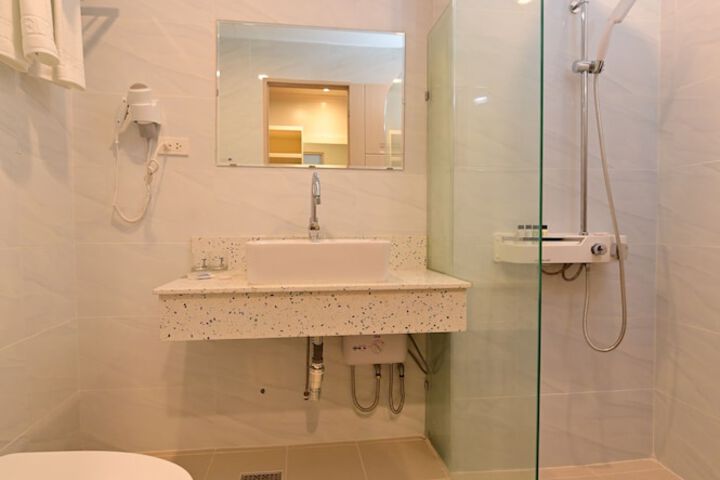 Room 16 of 24