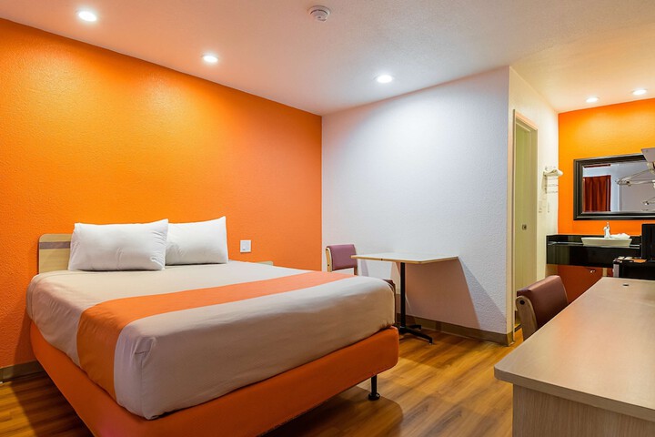 Room 8 of 30