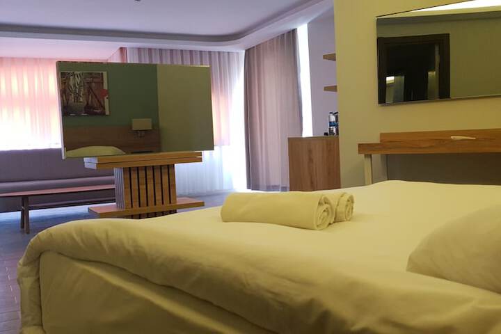 Room 6 of 47