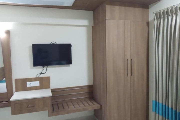 Room 6 of 32