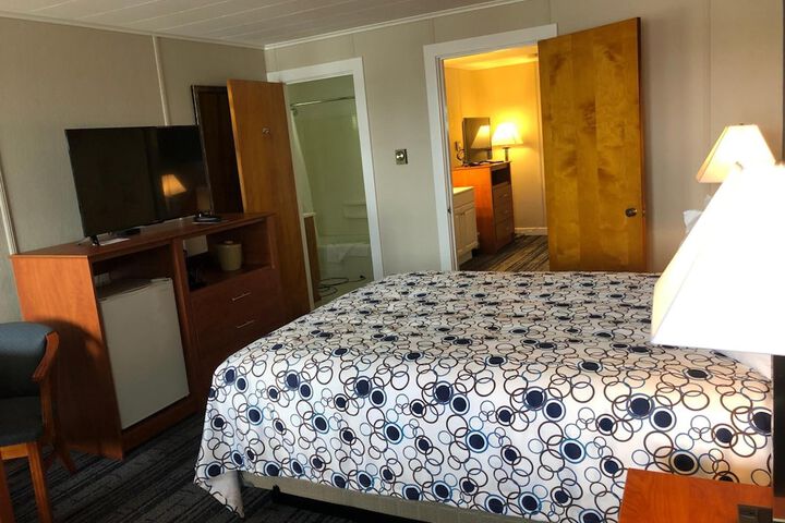 Room 7 of 18