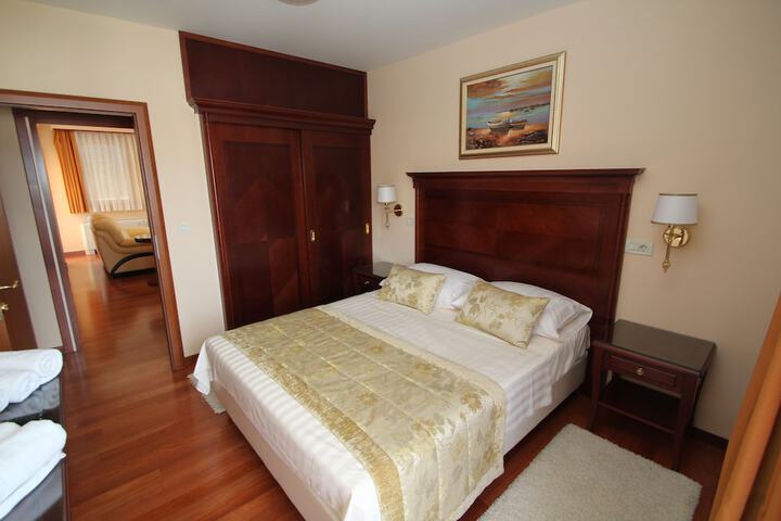 Room 3 of 45