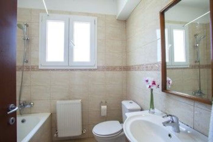 Room 2 of 94