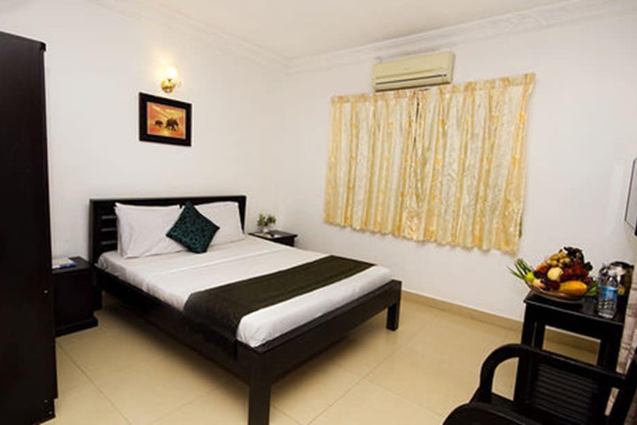 Room 10 of 32