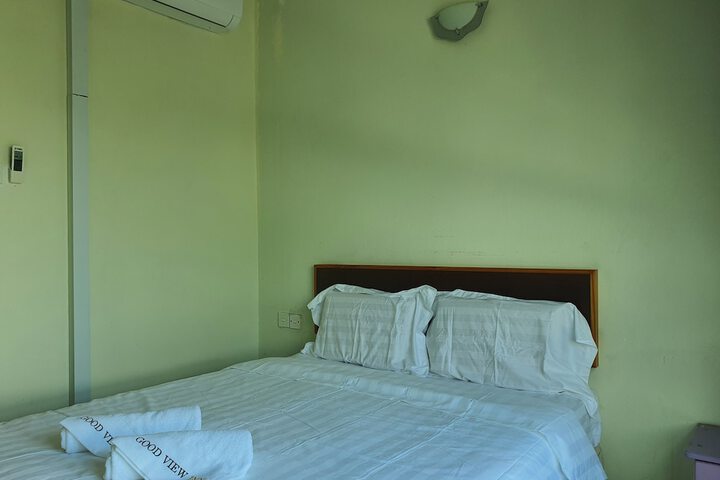 Room 13 of 25