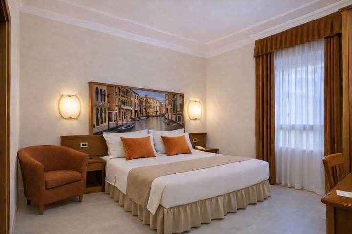Room 7 of 25