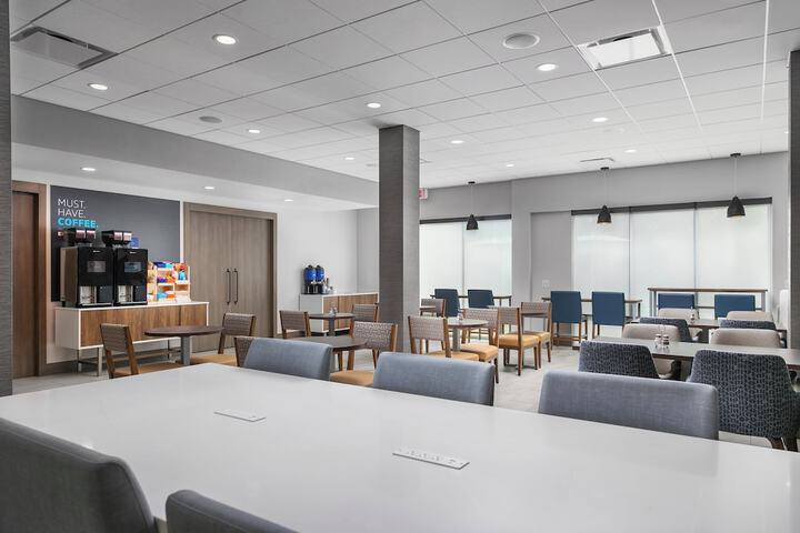 Breakfast/Coffee Service 26 of 51