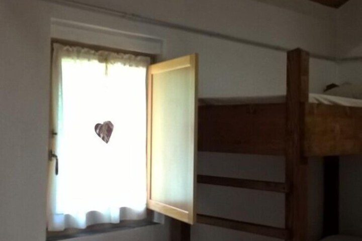 Room 34 of 38