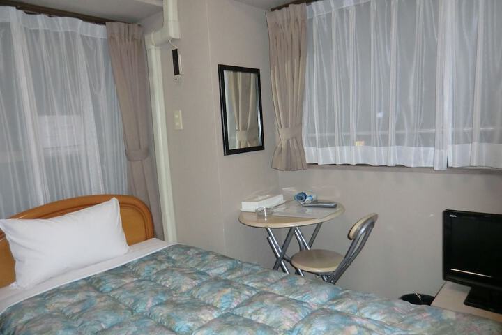 Room 8 of 50