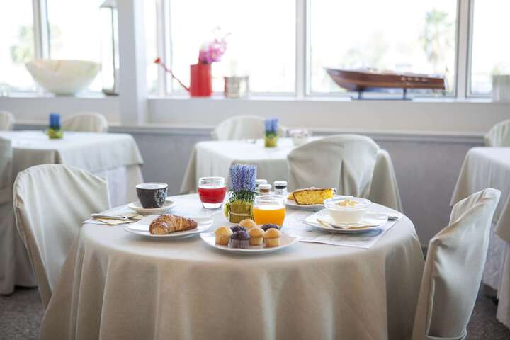 Breakfast/Coffee Service 71 of 90