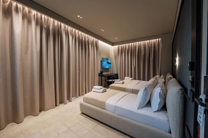 Room 3 of 104