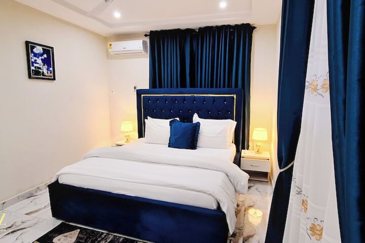Room 4 of 38