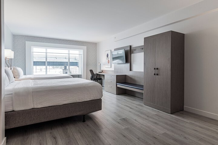 Suite 2 Queen Beds (3 of 9)