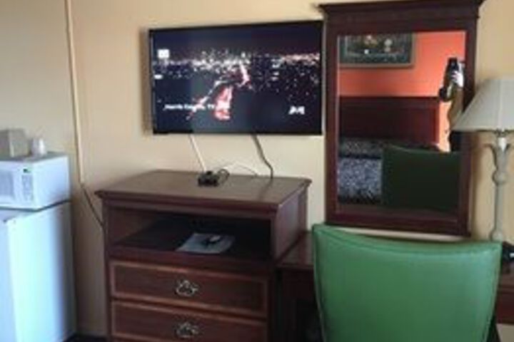 Room 3 of 28