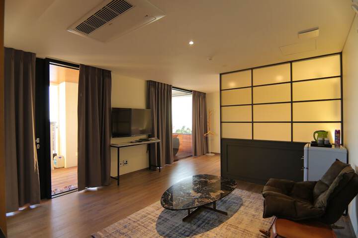 Room 147 of 190