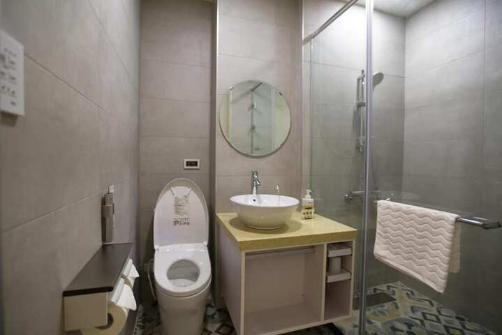 Room 15 of 34