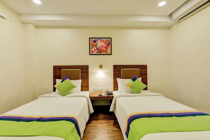 Room 9 of 40