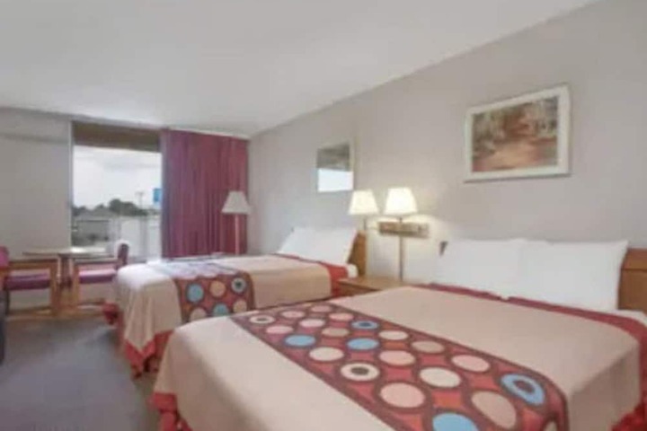 2 Double Beds (7 of 10)