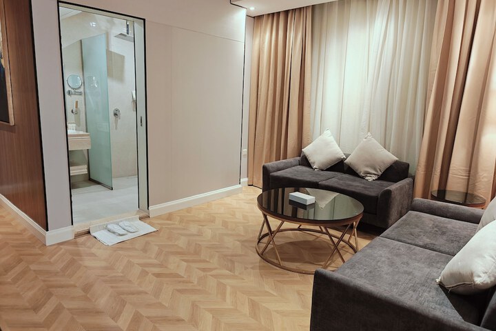 Room 25 of 63
