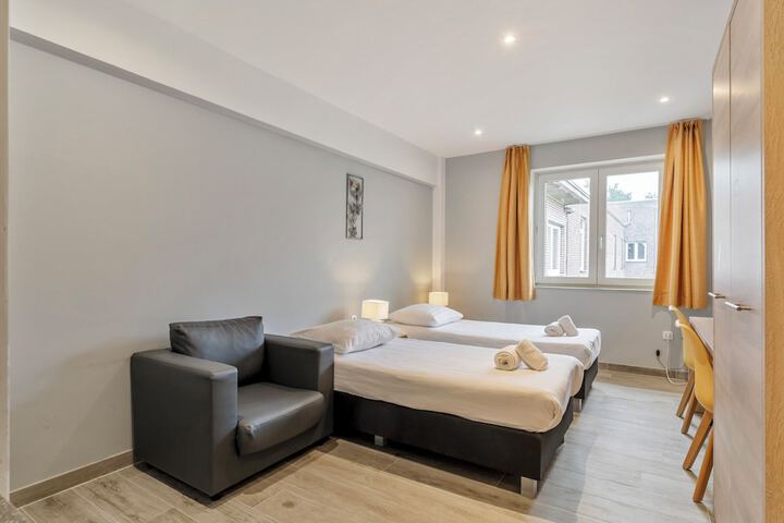 Room 4 of 61