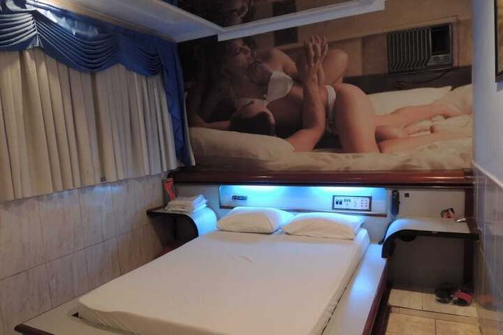 Room 4 of 28
