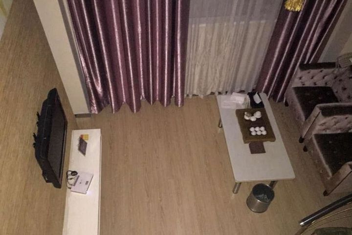 Room 2 of 79