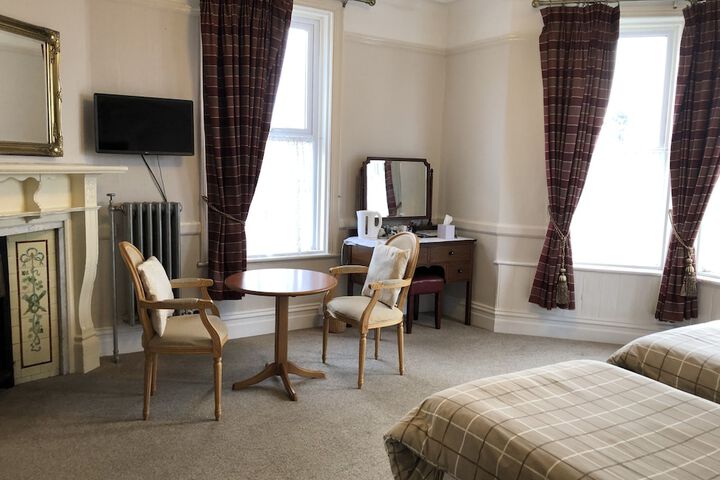 Room 5 of 77