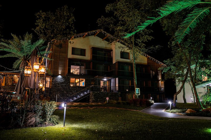 Hotel Exterior 66 of 72