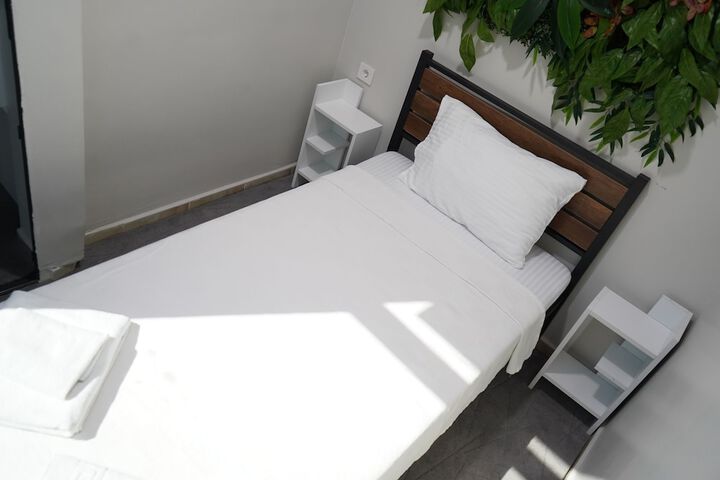 Room 5 of 25