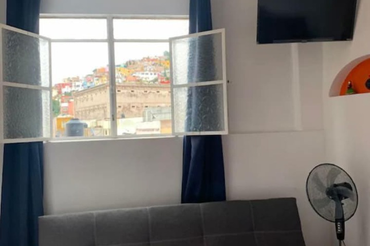 Room 15 of 34