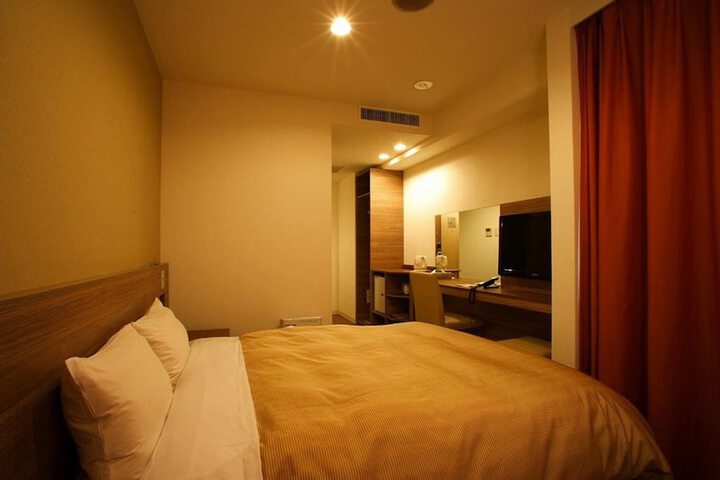 Room 12 of 75