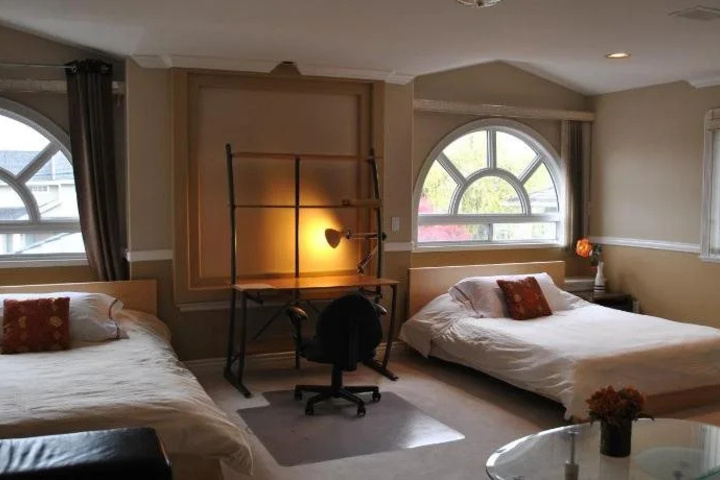 Room 4 of 15