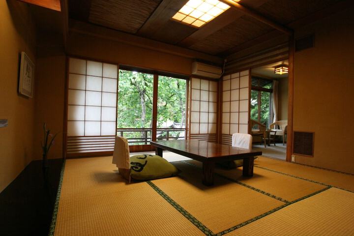 Room 17 of 145