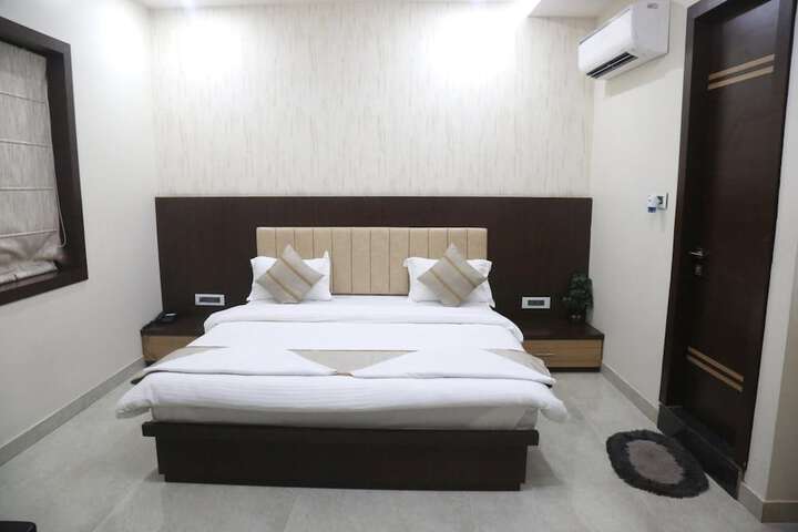 Room 25 of 60