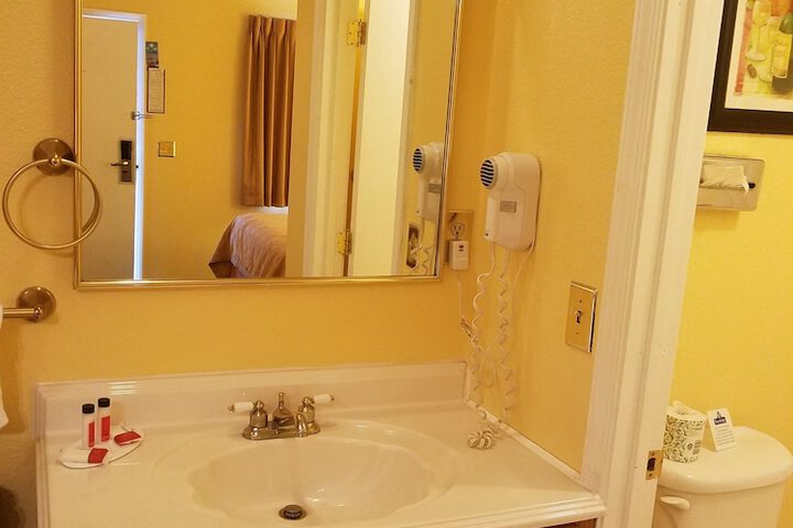 Bathroom sink