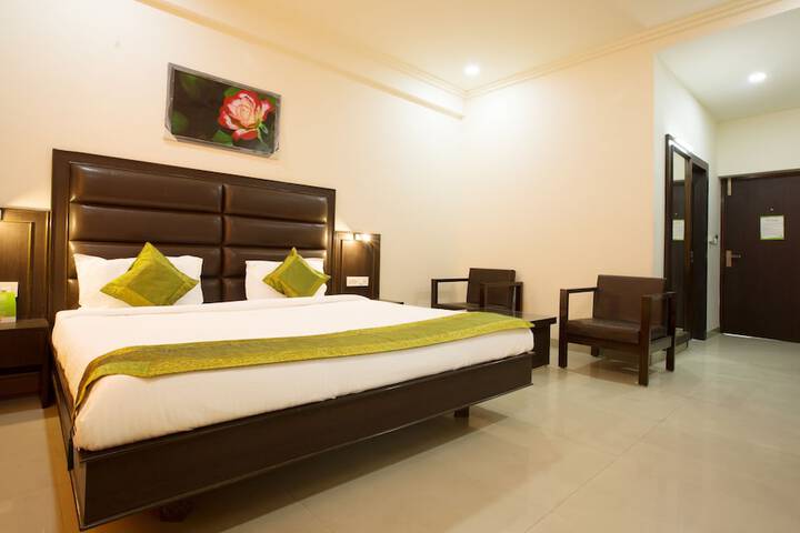 Room 14 of 32
