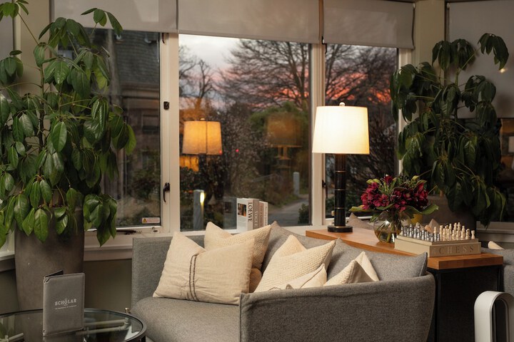Lounge 48 of 55