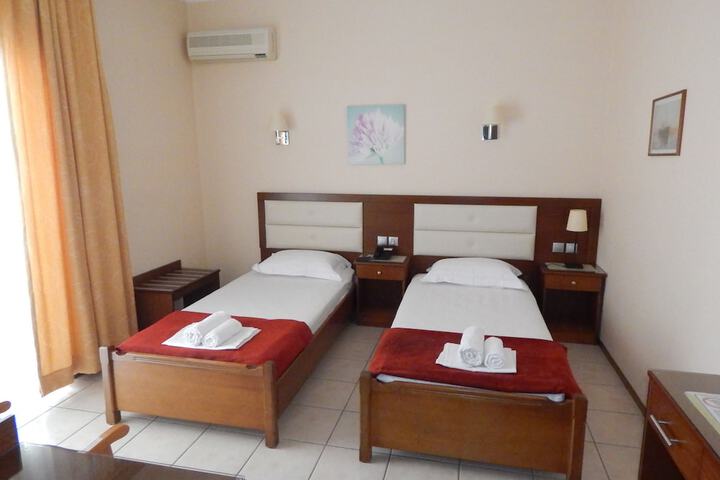 Room 11 of 65