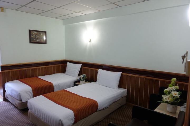 Room 6 of 31