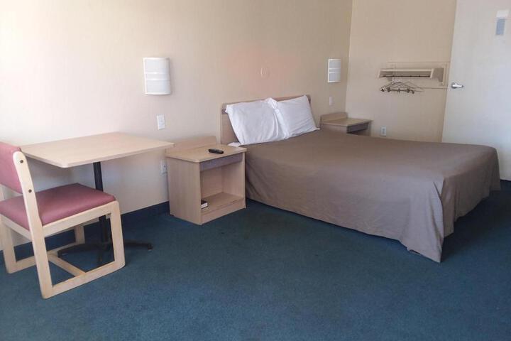 Queen Bed Accessible (2 of 8)